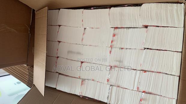 Premium Z-Fold Hand Paper Towels · Photo 3