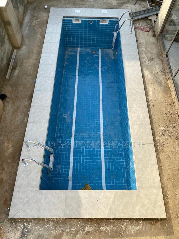 Swimming Pool Ladder · Photo 2