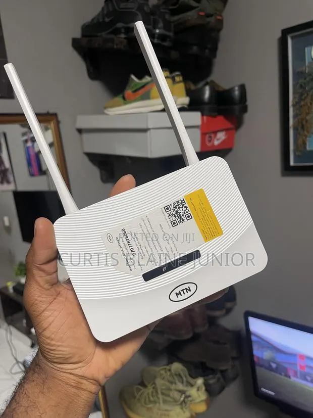 4G LTE Wireless Router · Photo 1