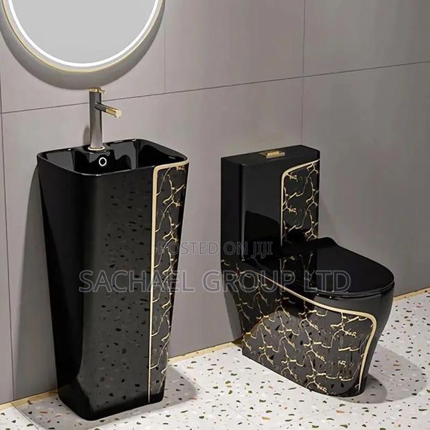 Luxurious Vanity Water Closet · Photo 2