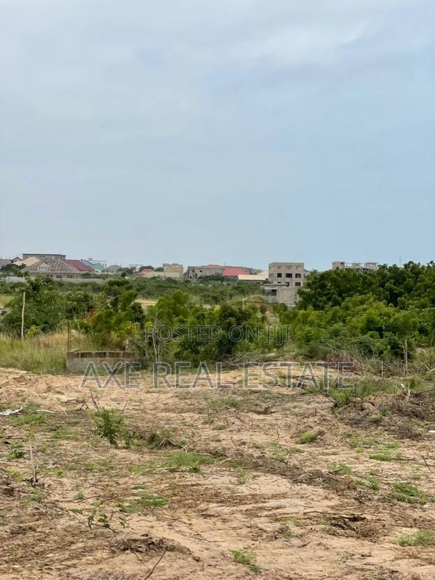 Tema Community 25 Authentic Lands Selling. · Photo 1