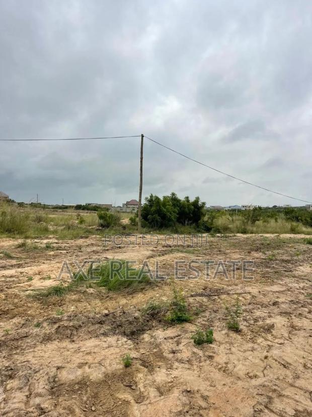 Tema Community 25 Authentic Lands Selling. · Photo 2
