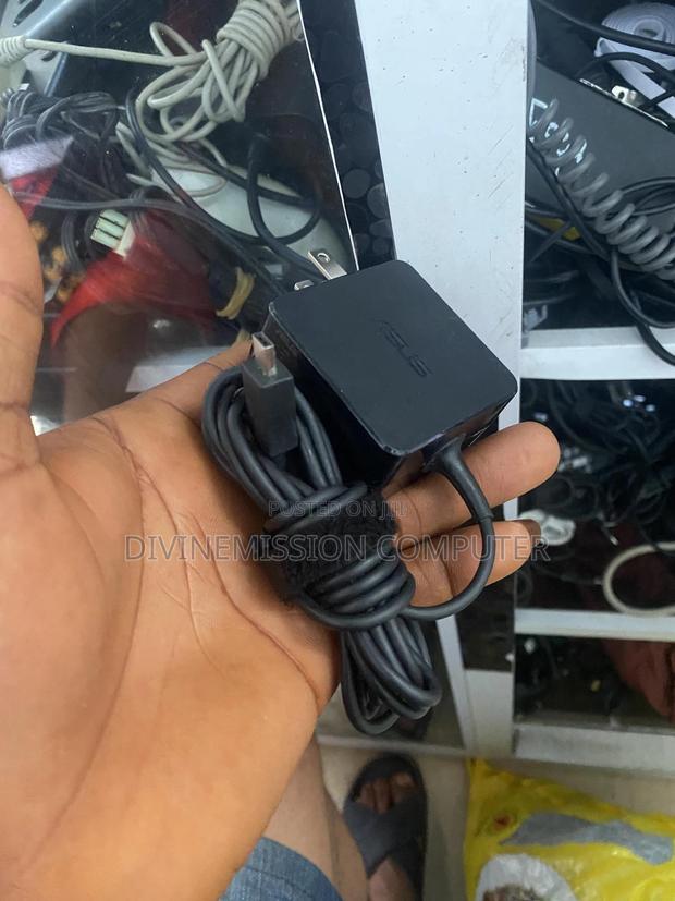 Asus AC Adapter /Charger Flat Mouth, 19v=1.75A Uk Used · Photo 3