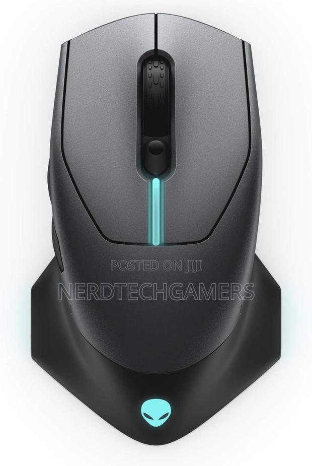 Alienware AW610M Wired/Wireless Gaming Mouse - · Photo 4