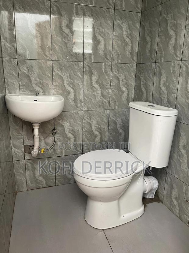 Wc - Toilet Seat · Photo 3