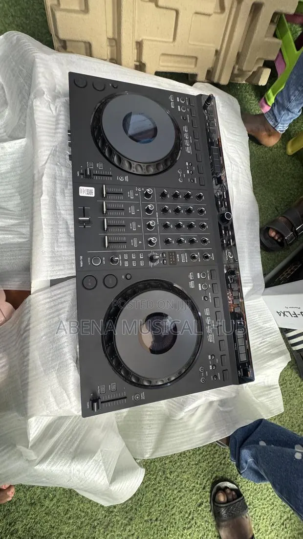 Ddj-grv6 Controller · Photo 1
