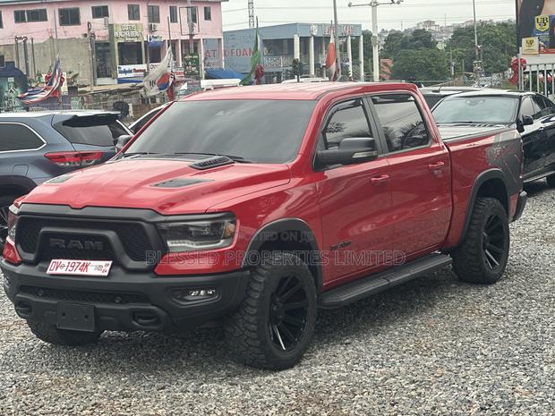 Dodge RAM 1500 5.7 Petrol AWD 2022 Red · Photo 4
