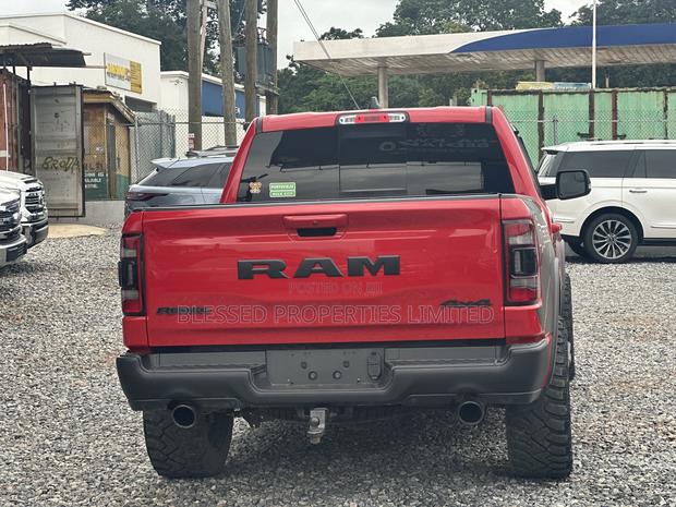 Dodge RAM 1500 5.7 Petrol AWD 2022 Red · Photo 6