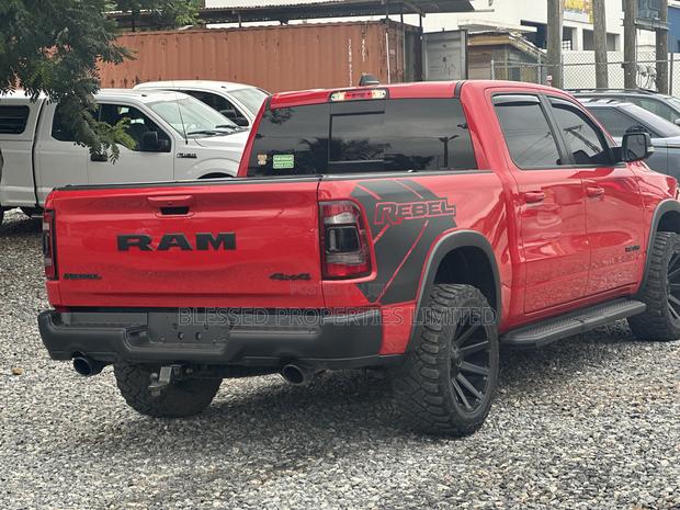 Dodge RAM 1500 5.7 Petrol AWD 2022 Red · Photo 8