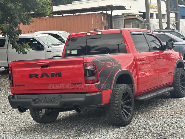 Dodge RAM 1500 5.7 Petrol AWD 2022 Red · Photo 7