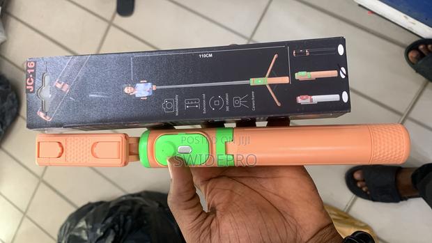 Selfie Stick With Remote · Photo 1