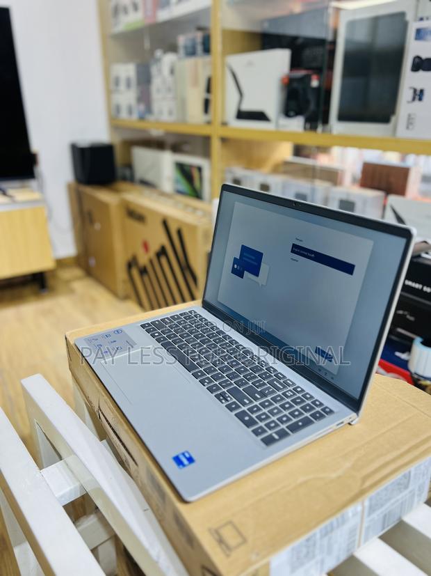 New Laptop Dell Inspiron 15 3000 8GB Intel Core I7 SSD 512GB · Photo 1
