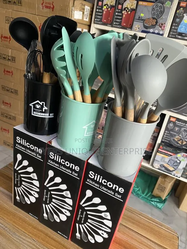 Silicone 12in1 Kitchen Spoon With Wooden Handles and Storage Cup · Photo 1