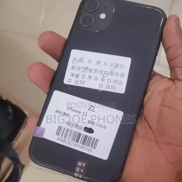Apple iPhone 11 128 GB Black · Photo 1