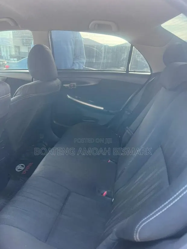 Toyota Corolla 2013 Black · Photo 3