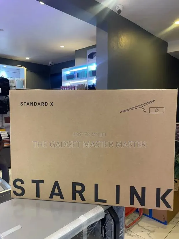 Starlink Standard X Satellite Dish Kit With Router · Photo 1