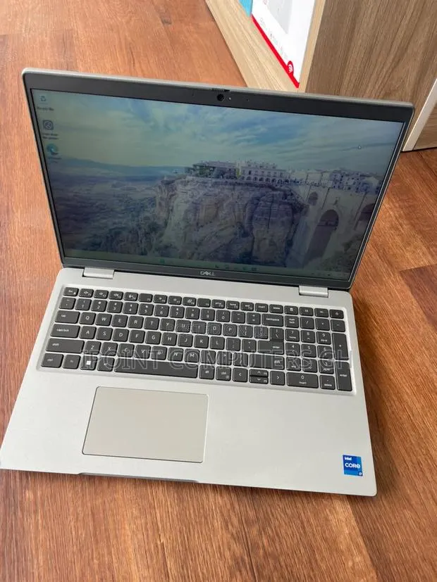 Laptop Dell Precision 3570 32GB Intel Core i7 SSD 1T