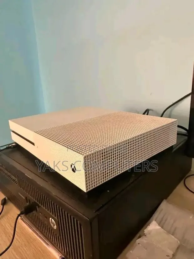 Xbox One S White · Photo 1