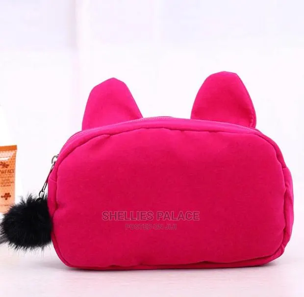 Cute Fur Cat Make Up Organizer Bag · Photo 1