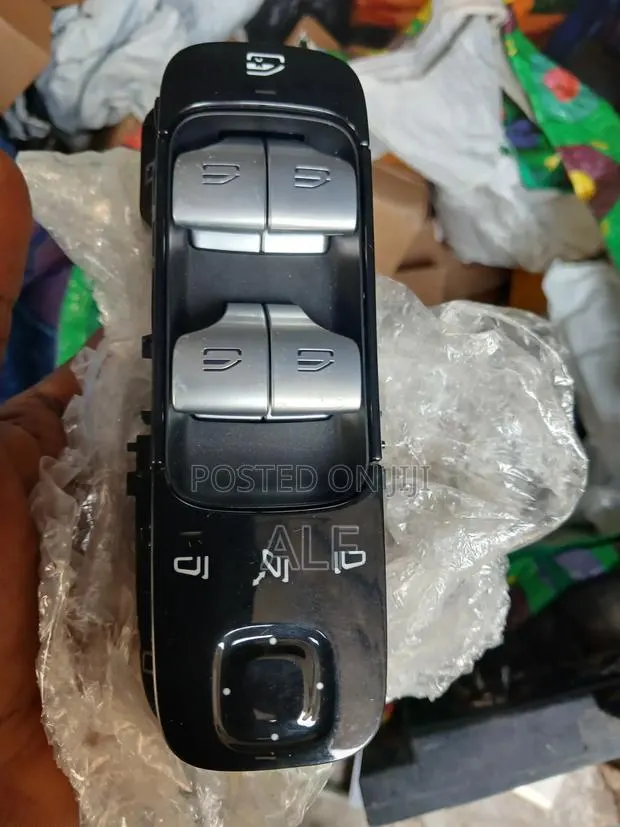 Power Window Switch W206 · Photo 1
