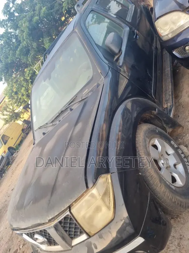 Nissan Pathfinder SE 4x4 2005 Black · Photo 1