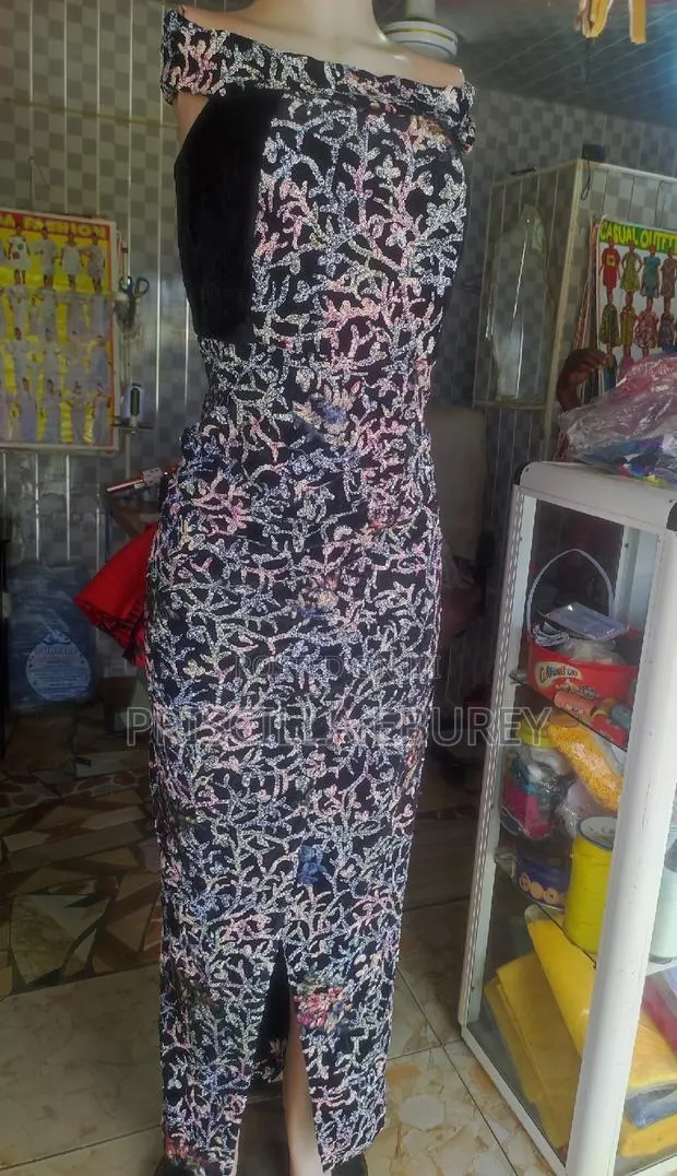 Ladies Straight Dress · Photo 1
