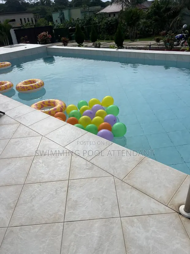 Swimming Pool · Photo 4