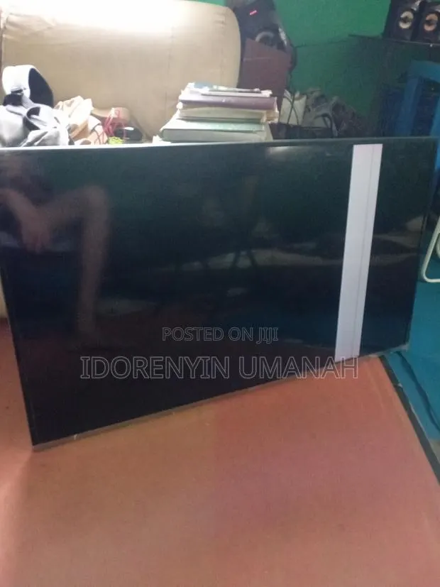 42 Inch Samsung Smart TV · Photo 1