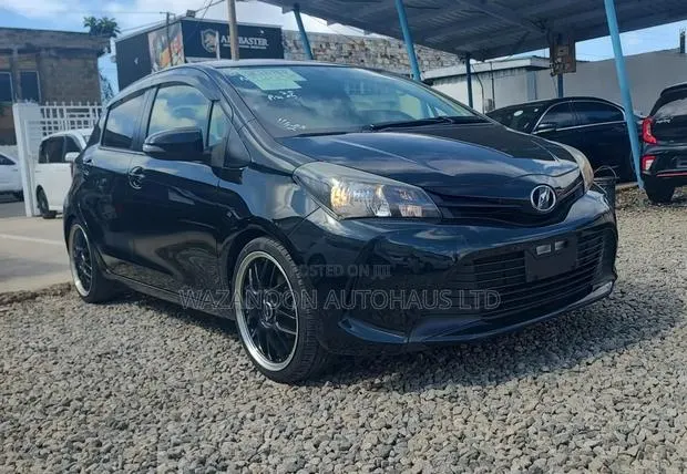 Toyota Vitz 1.3 FWD 5dr 2014 Black · Photo 1