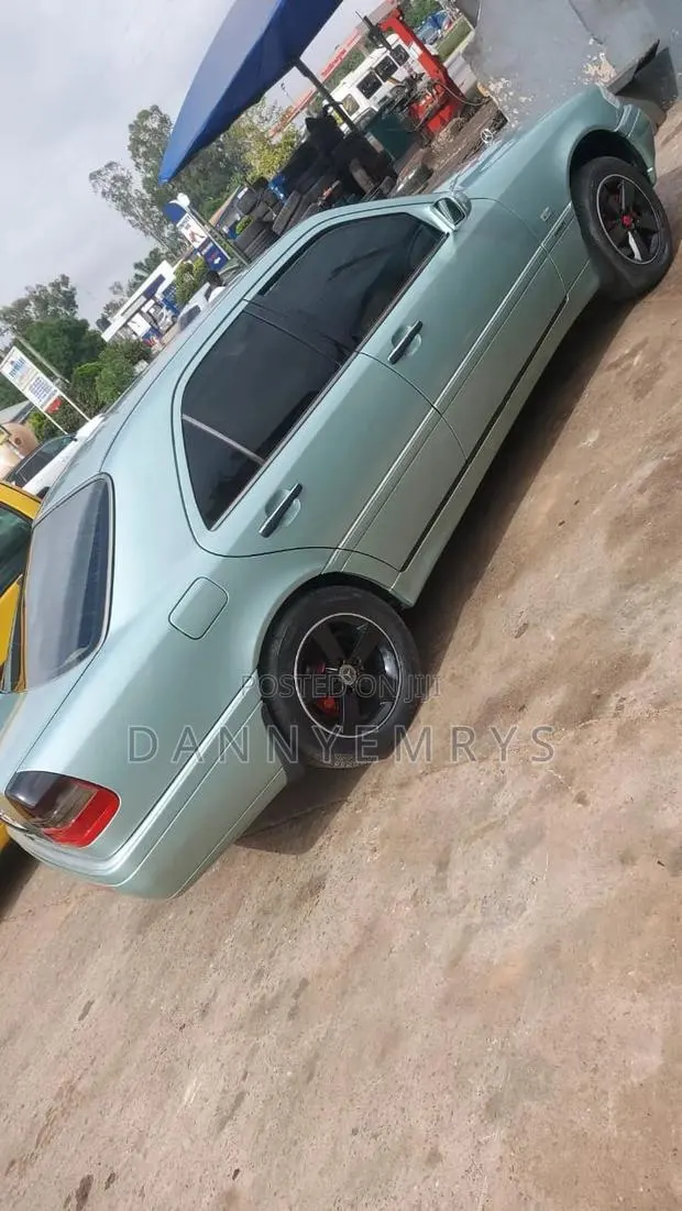 Mercedes-Benz C200 1995 Silver · Photo 1