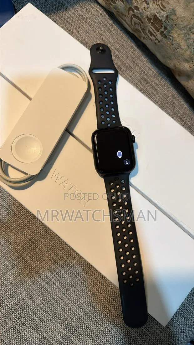 Apple Watch SE2nd · Photo 1