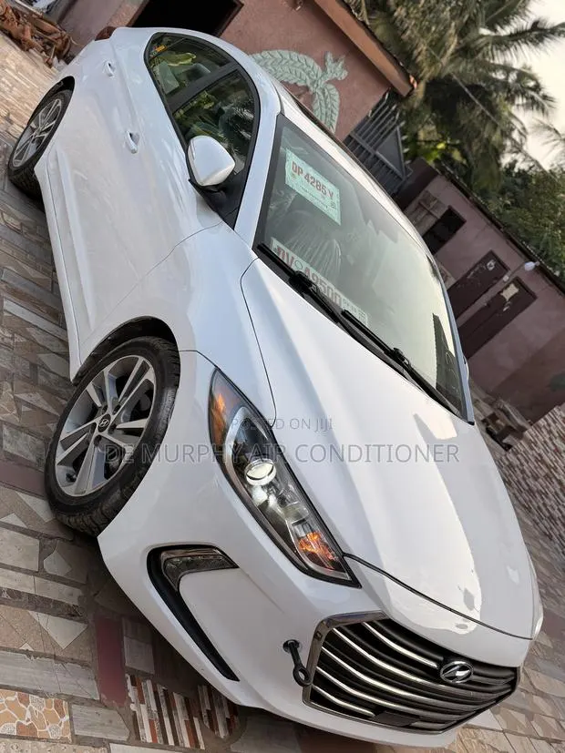 Hyundai Elantra Limited 2018 White · Photo 1