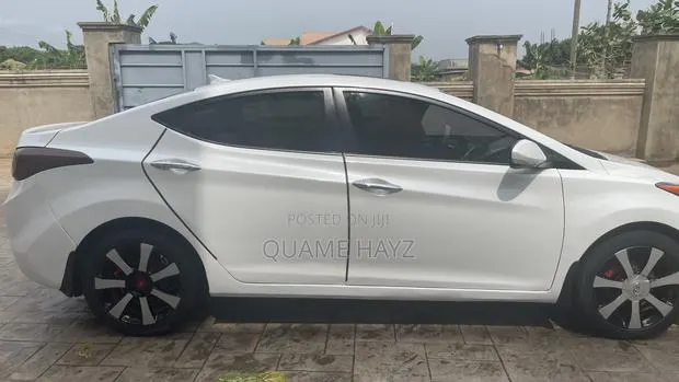 Hyundai Elantra 2013 White · Photo 1