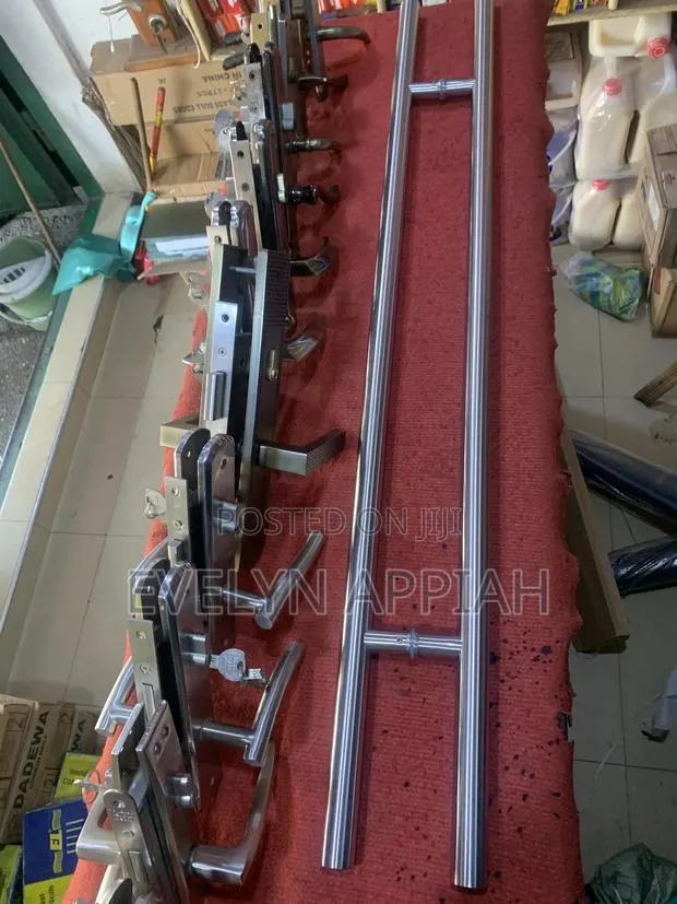 4ft Round Stainless Steel Pull Handle · Photo 1