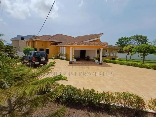 6bdrm Duplex in East Airport for sale · Photo 1