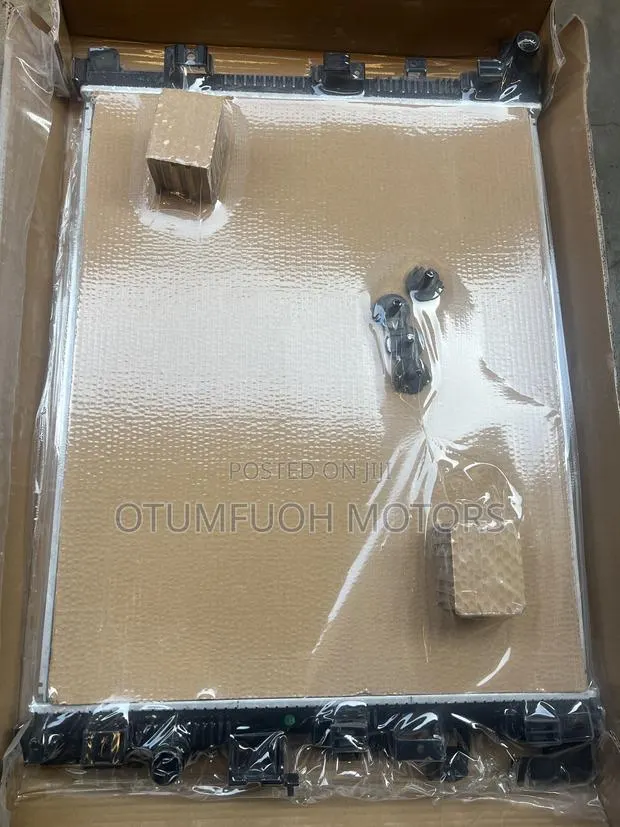 Chevrolet Equinox 2018 2019 2020 2021 2022 2023 Radiator (Water Tank) · Photo 1