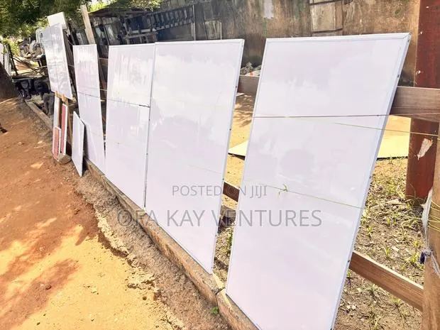 White Maker Board · Photo 1