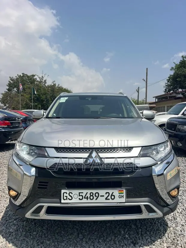 Mitsubishi Outlander SE FWD 2020 Silver · Photo 1