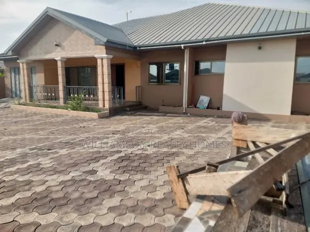 5bdrm House in Community 20 Estate, Spintex for rent · Photo 1