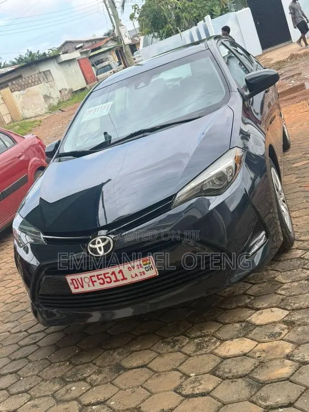 Toyota Corolla LE Eco (1.8L 4cyl 2A) 2018 Green · Photo 1