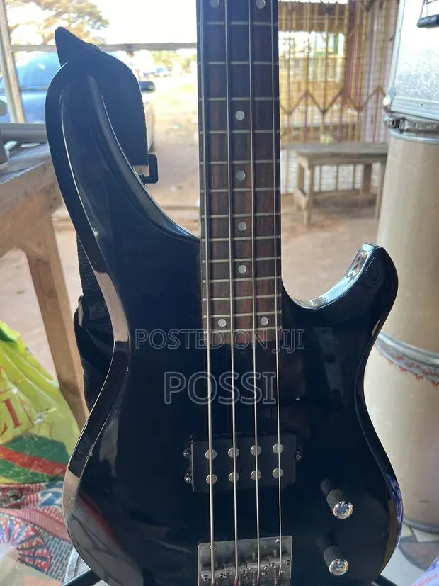 4 String Bass Guitar From Germany · Photo 1
