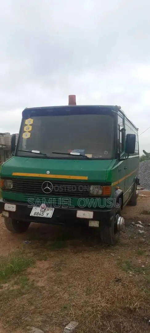 Mercedes-Benz T2 2003 Green · Photo 1