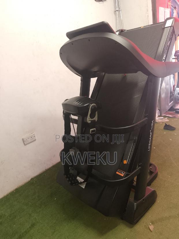 Luxury Q6 Treadmill With Massager Semi Commercial · Photo 3