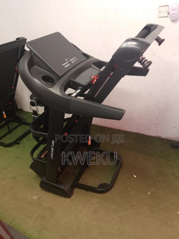 Luxury Q6 Treadmill With Massager Semi Commercial · Photo 4