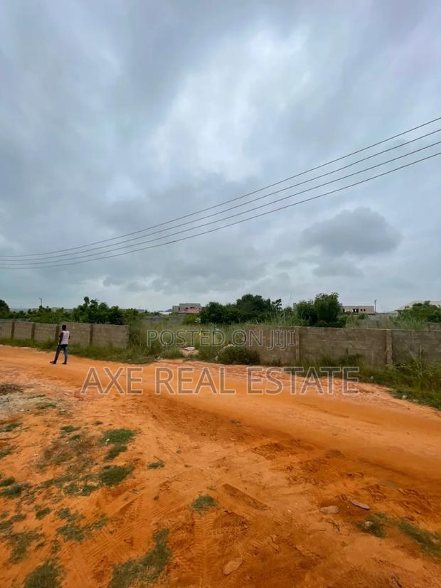 Latest Multipurpose Estate Plot - Tema Community 25 · Photo 1