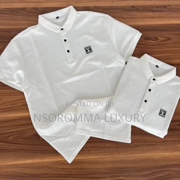 Official Club T for Men · Photo 2