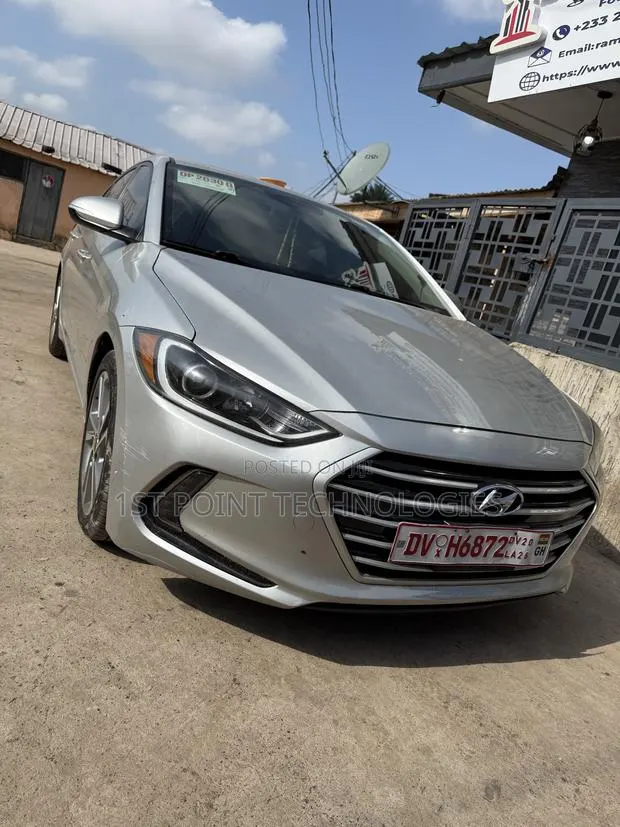 Hyundai Elantra SE Sedan FWD (2.0L 4cyl 6M) 2017 Silver · Photo 1