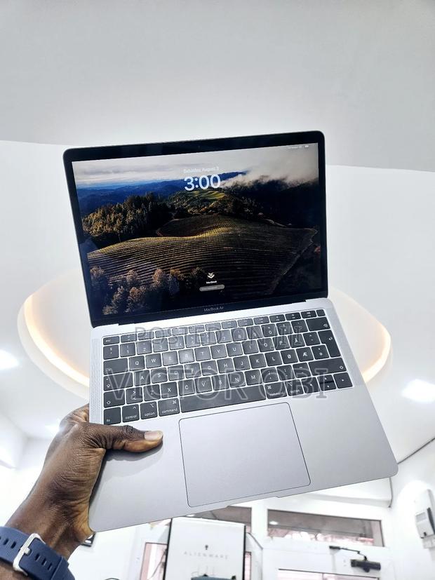Laptop Apple MacBook Air 2018 8GB Intel Core I5 SSD 256GB · Photo 1