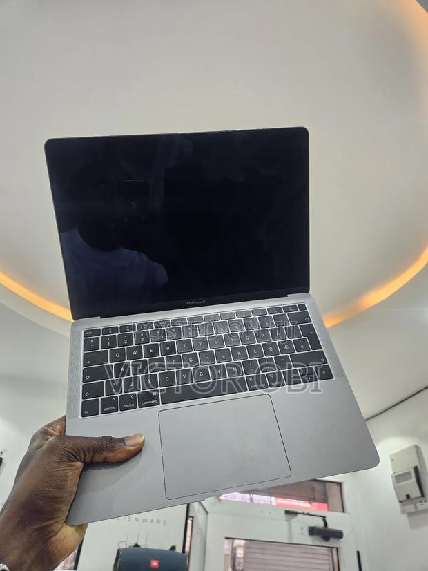 Laptop Apple MacBook Air 2018 8GB Intel Core I5 SSD 256GB · Photo 4