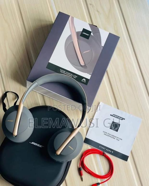 Bose 700 Wireless Headset With Case ( Noise Cancelation ) · Photo 2